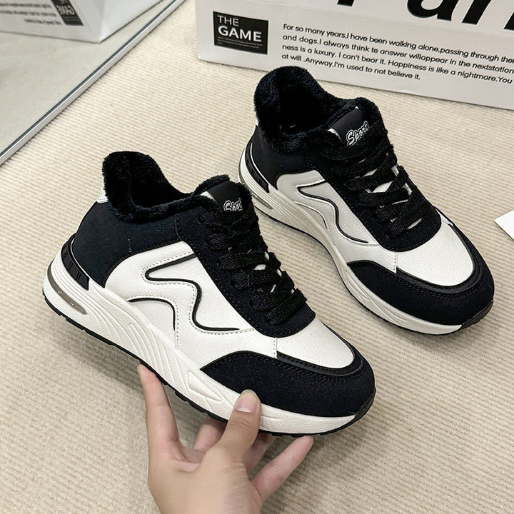 Dame Komfortable Sneakers med hyggeligt indvendigt for og robust sål Stilla