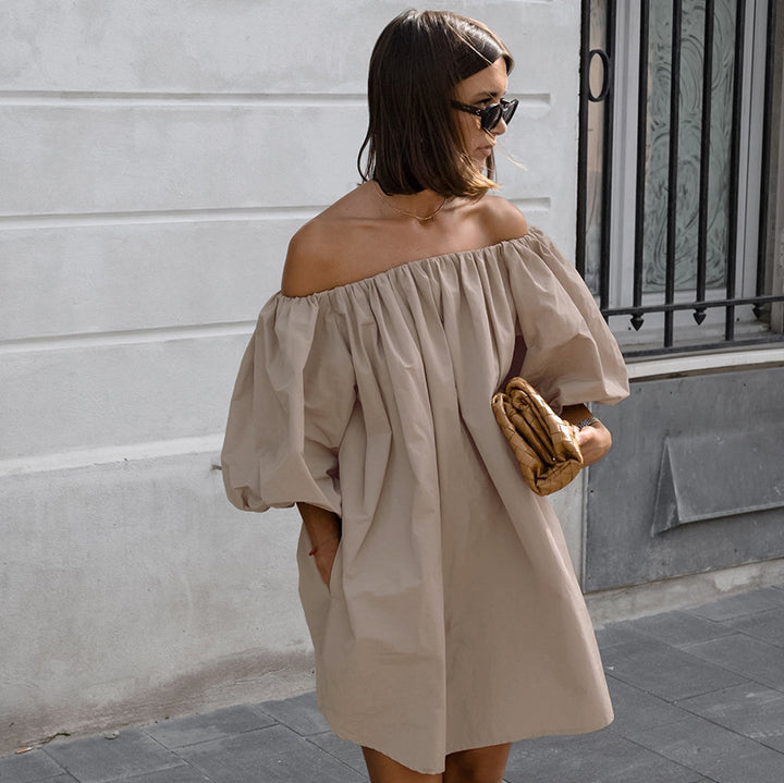 Dame Off-Shoulder Minikjole med voluminøse ærmer og lige skåret kant Stilla