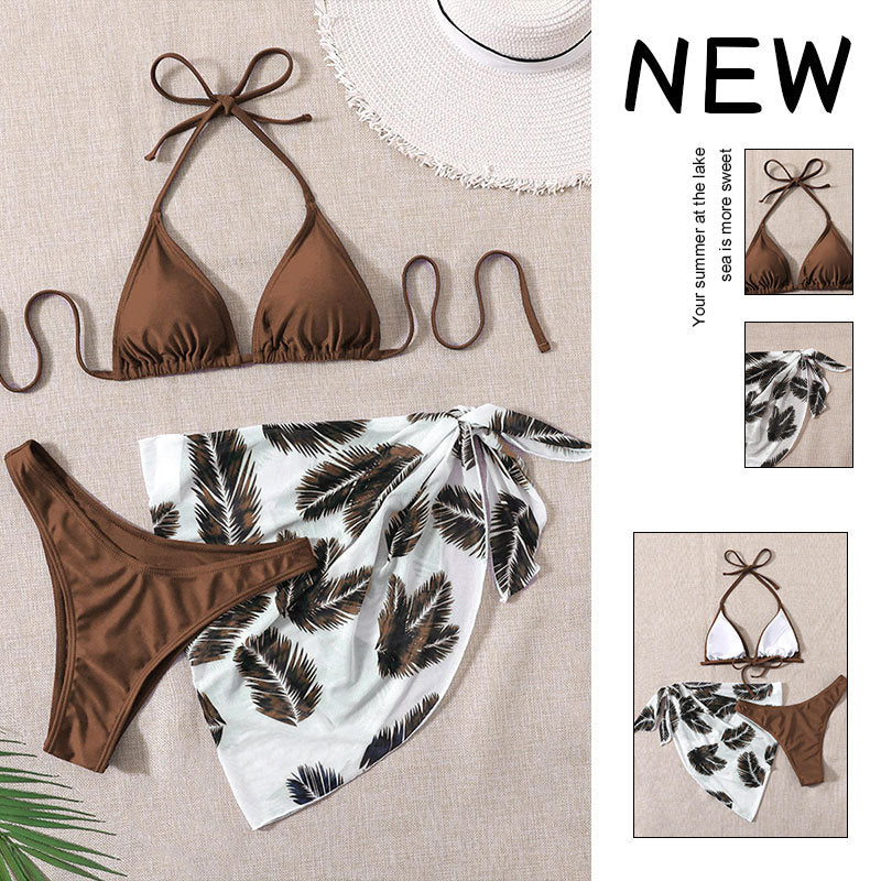 Dame Triangel-Bikini med et trendy blad-mønster og en afslappet indpakningskjole Skovae