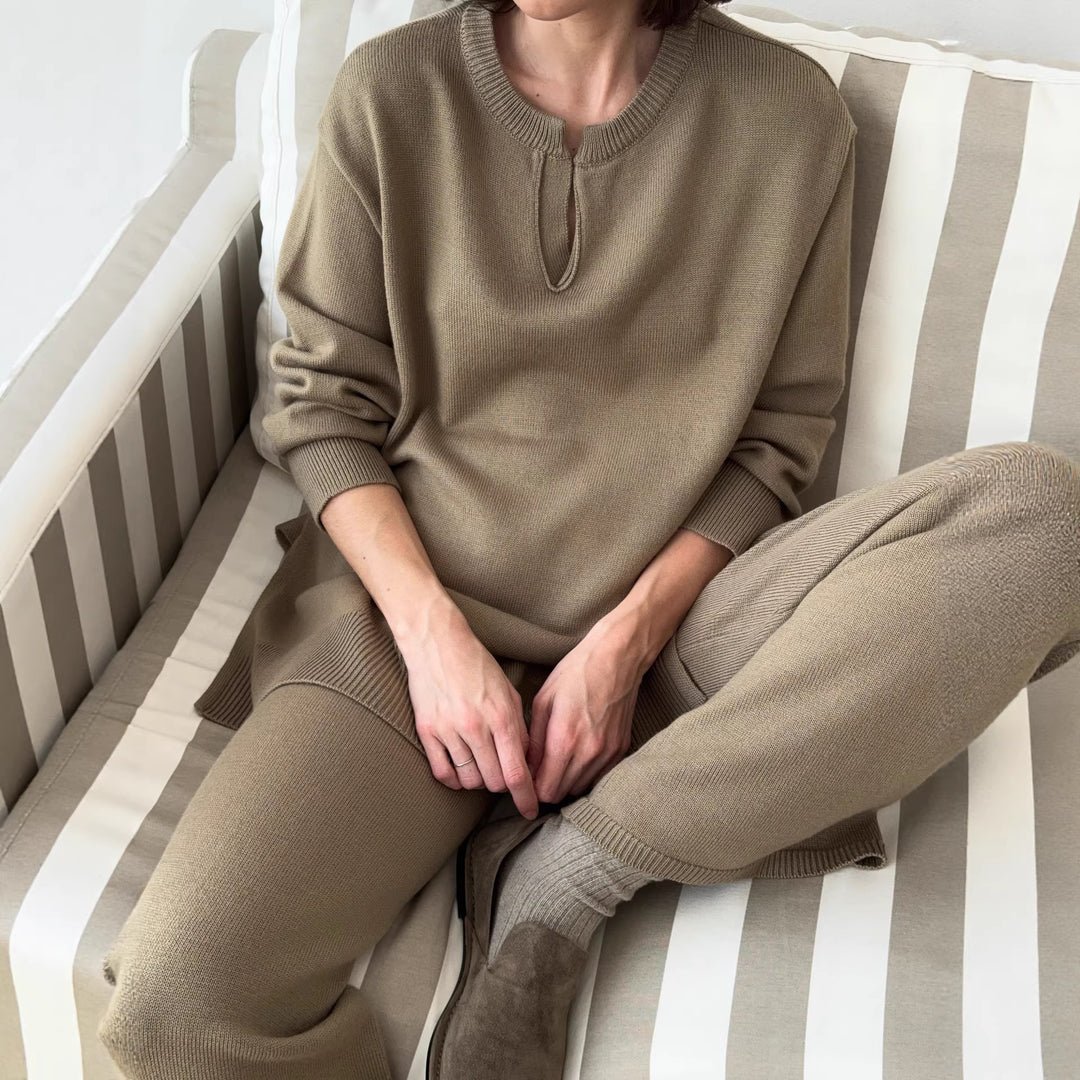 Kvinders strikket sweater med elegant halsudskæring Stilla