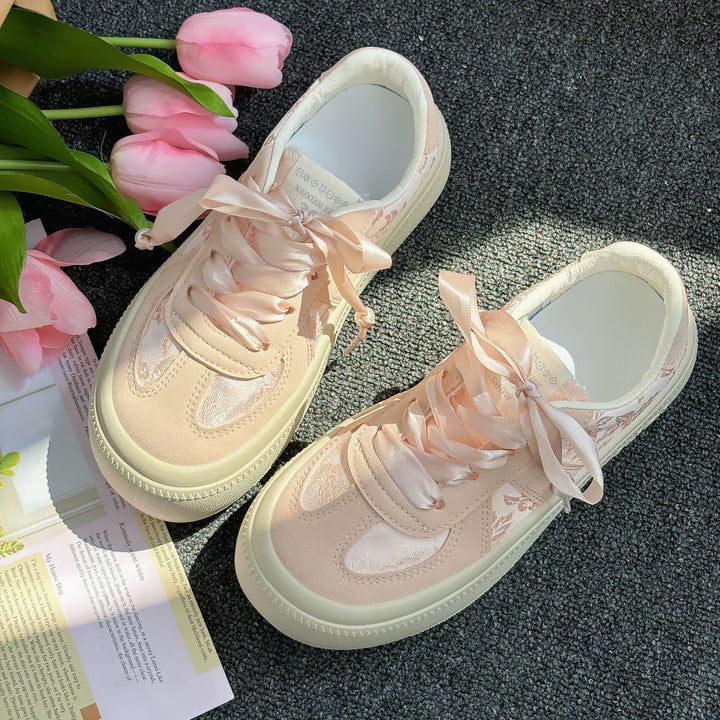 Dame modische Sneakers med glitrende overdel og elegante satin snørebånd Stilla