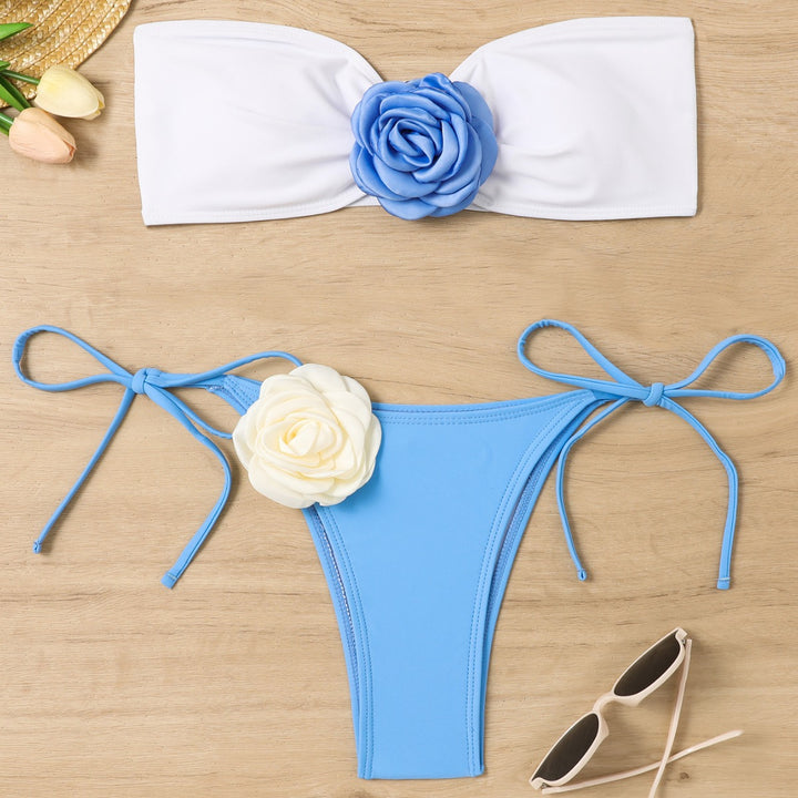Dame bandeau-bikini med dekorative blomsterapplikationer og høj udskæring Stilla