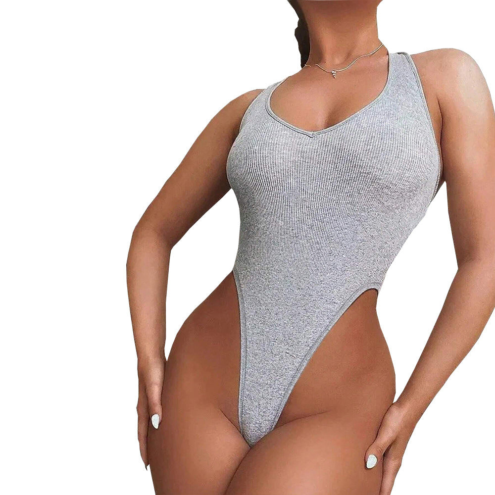 Kvindernes højt skårne badedragt med dyb V-hals og mode rib design Stilla