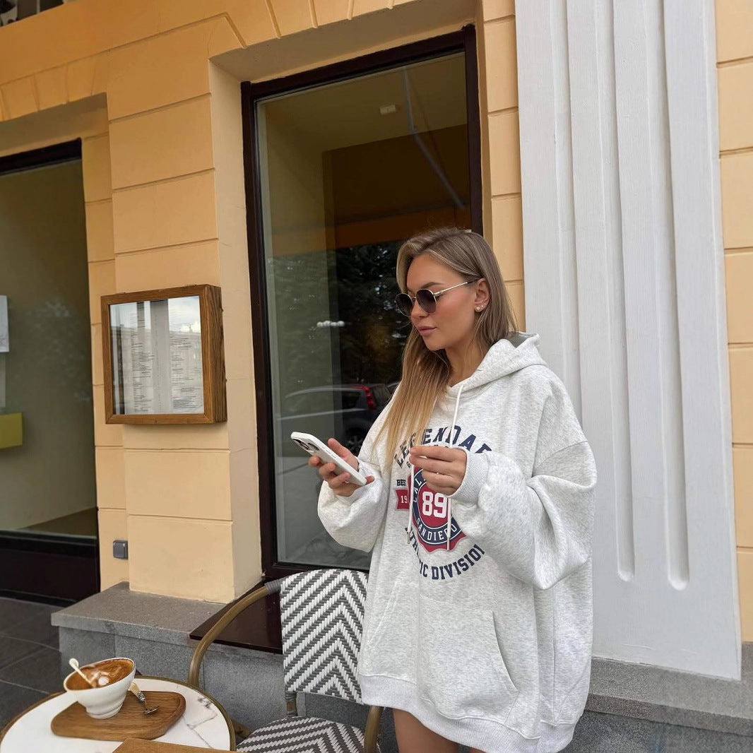 Kvinders komfortable hætte sweatshirt med sporty grafisk print og loose fit Stilla