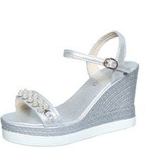 Dame Wedge-sandaler med elegante glimmer accenter og justerbar rem Stilla