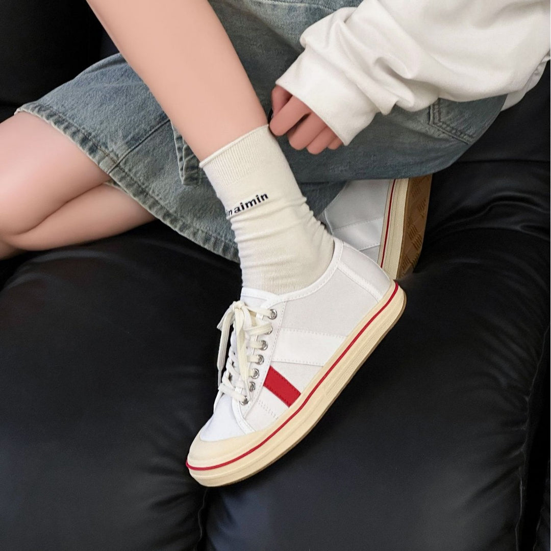 Dame mode Sneakers i sportsligt design med farvekontraster Stilla