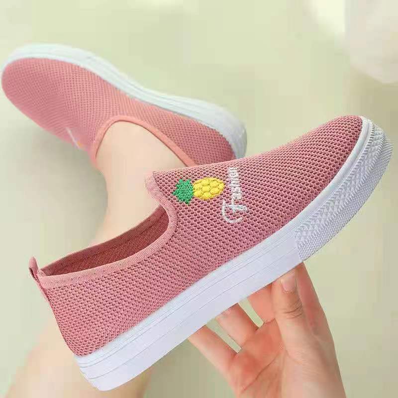 Femme Let Mesh Slip-On Sneakers med sjov broderi Stilla