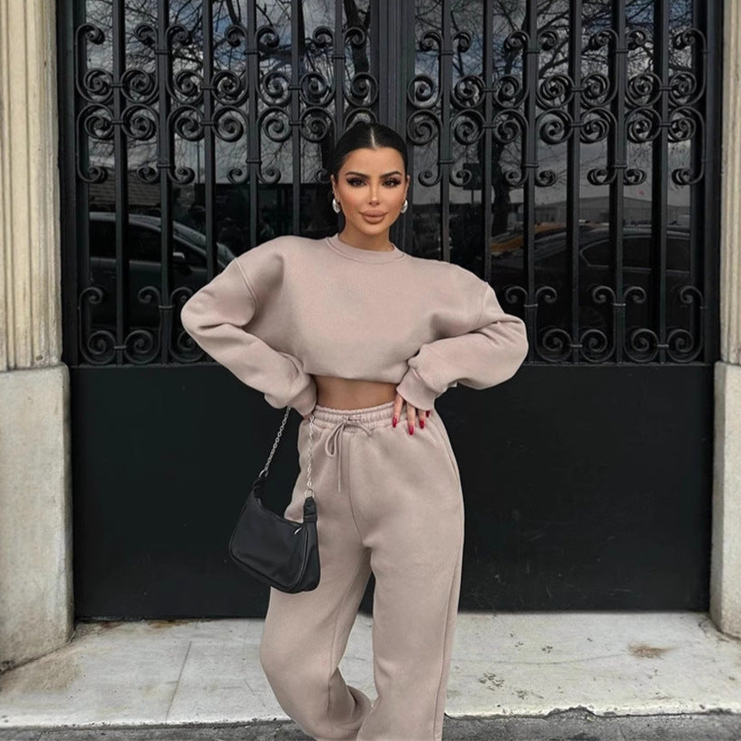 Kvinder Cropped Sweatshirt og Bred Joggingbuks Sæt Skovae