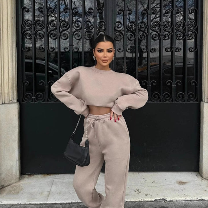 Kvinder Cropped Sweatshirt og Bred Joggingbuks Sæt Skovae