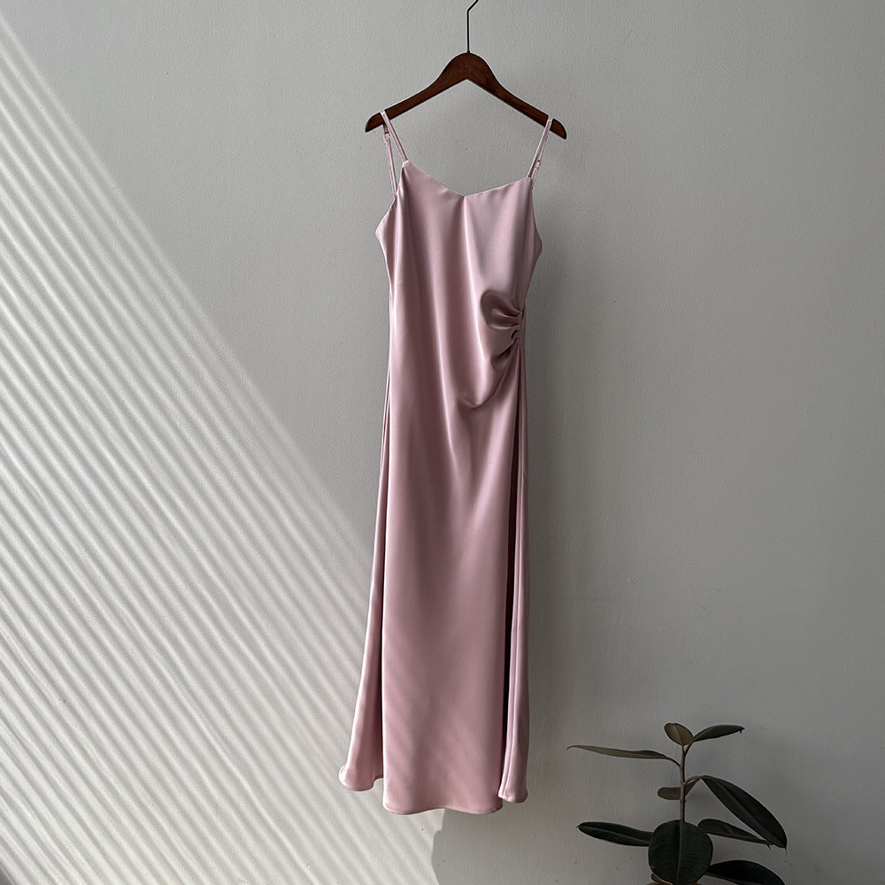 Dame elegant maxikjole med spaghetti-stropper og raffinerede drapering-detaljer Stilla