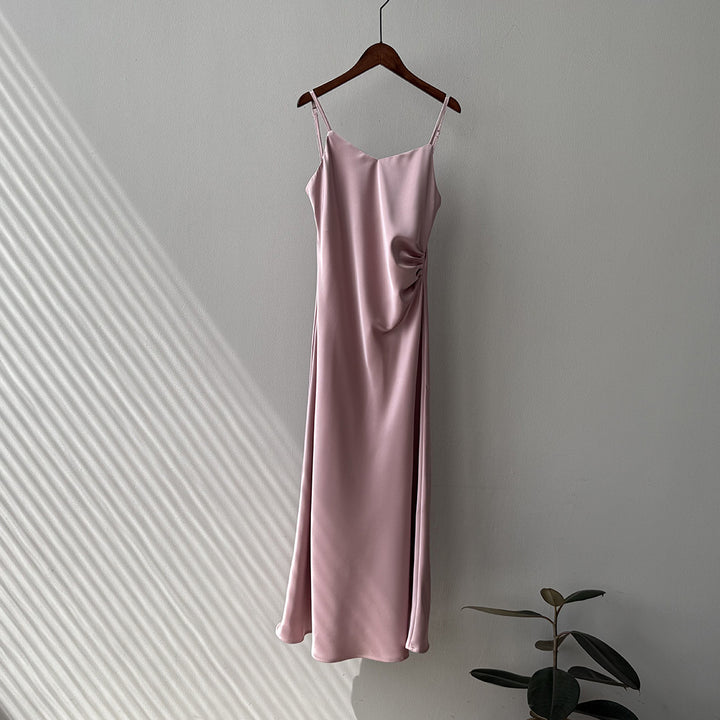 Dame elegant maxikjole med spaghetti-stropper og raffinerede drapering-detaljer Stilla