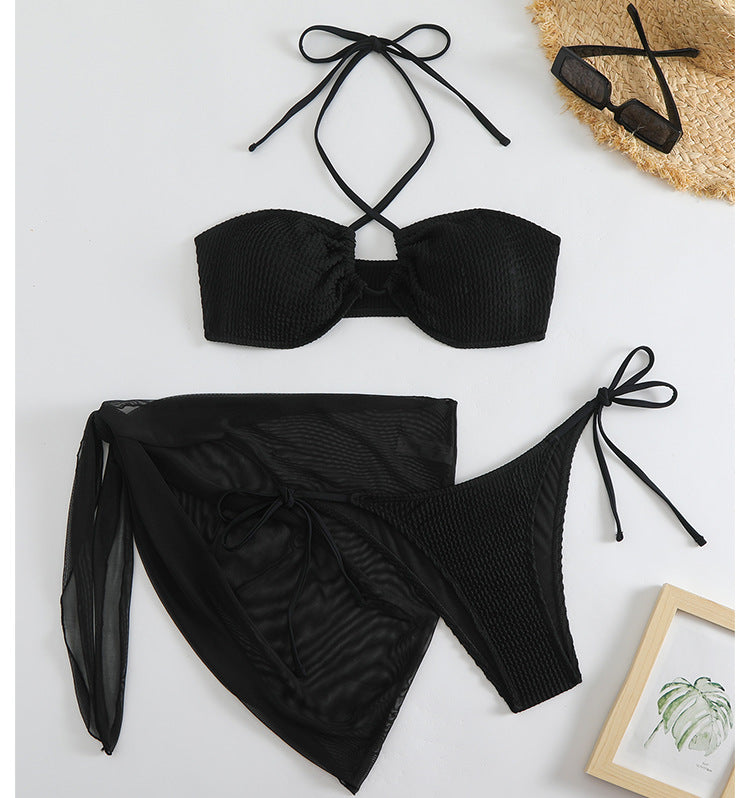 Dame bikini-sæt med trendy bandeau-overdel og luftigt omslagsyr Stilla