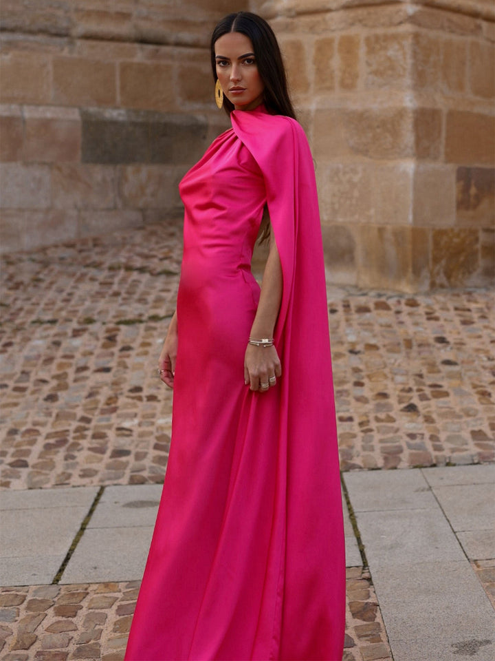 Kvinders elegante aftenkjole med flydende design og off-the-shoulder hætte Skovae