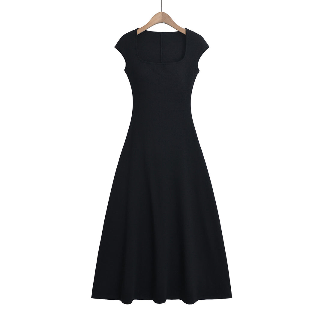Dame maxikjole med elegant firkantet udskæring og svajende skirt Stilla
