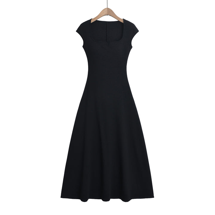 Dame maxikjole med elegant firkantet udskæring og svajende skirt Stilla
