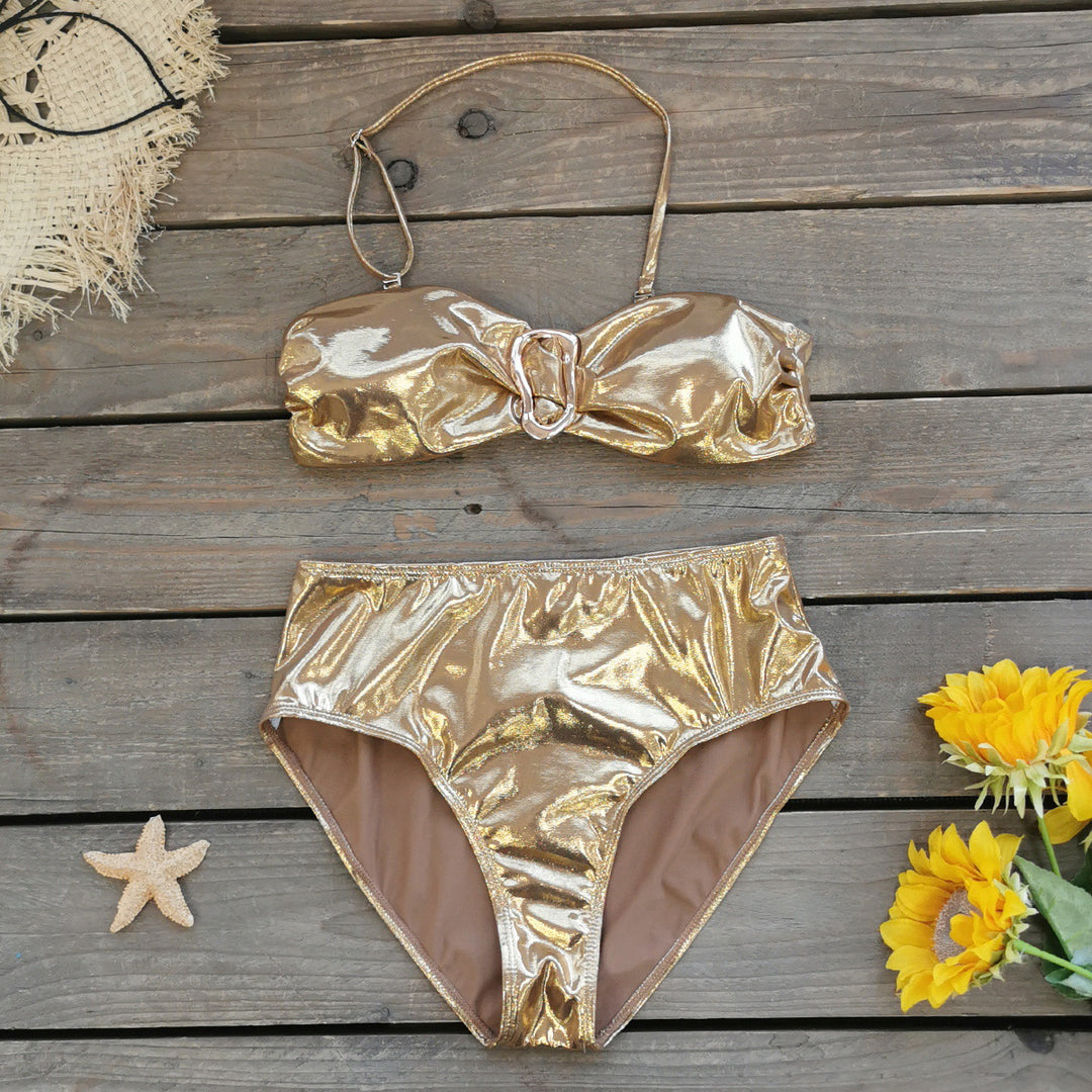 Dame bikini-sæt med glinsende stof og stilfuld knude-detail Stilla