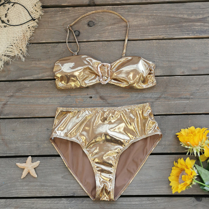 Dame bikini-sæt med glinsende stof og stilfuld knude-detail Stilla