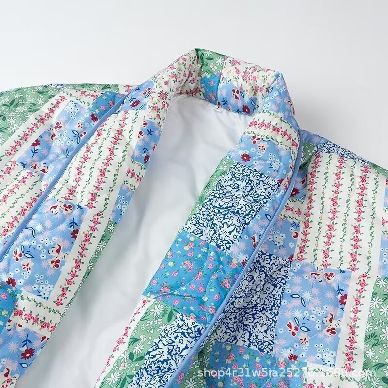 Dame Patchwork Polstret Jakke med Blomsterdesign og Praktiske Sidelommer Stilla