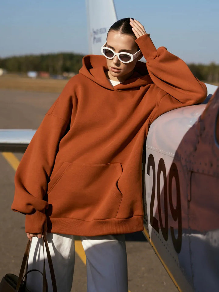 Kvinders oversized hoodie med voluminøse ærmer og integreret kængurulomme Skovae