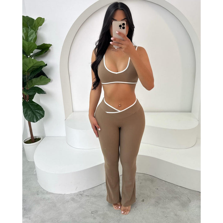 Damen Sportliches Zweiteiler Set mit kurzer Oberteil und flared Leggings Skovae