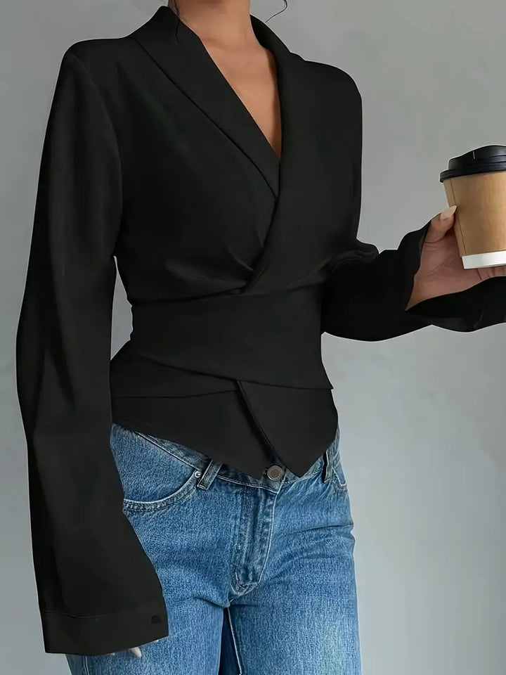 Dame Mode Vinklebluse med afslappet pasform og elegante flipper Stilla