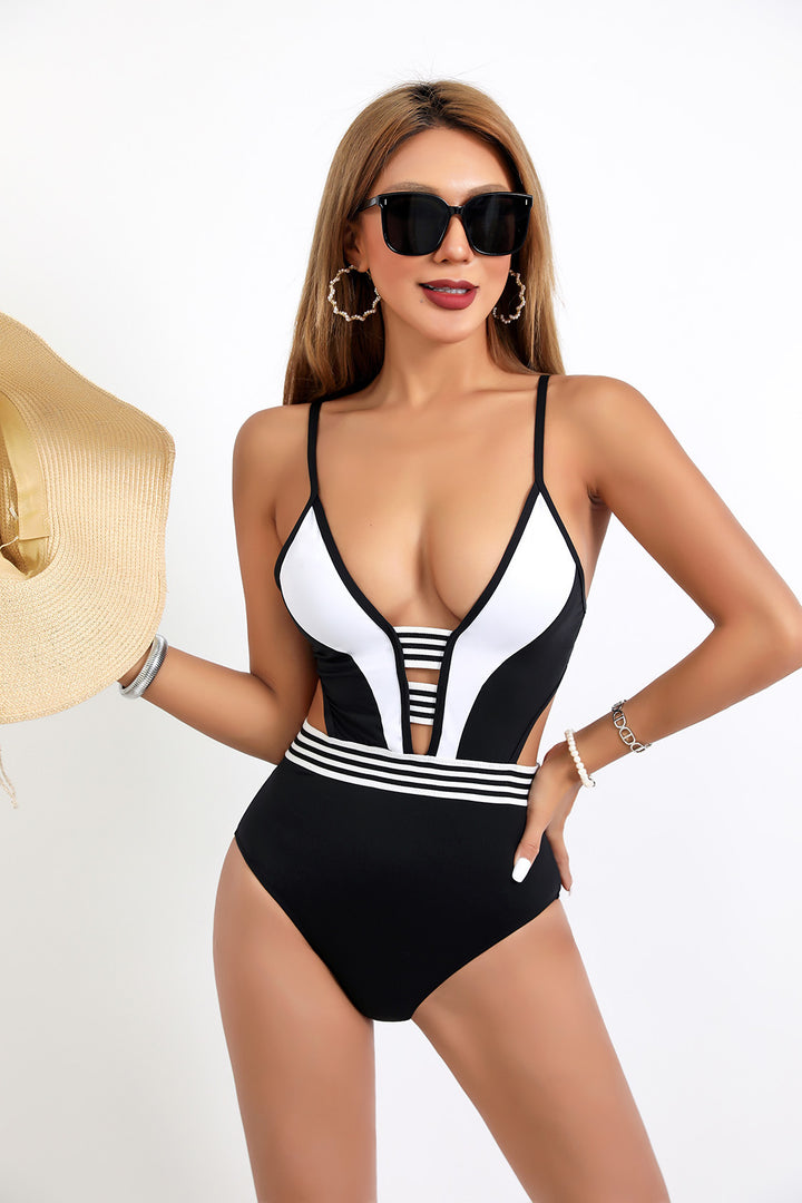 Dame Sporty One-Piece Badeanzug med dyb V-udskæring og sidelange cut-outs Skovae