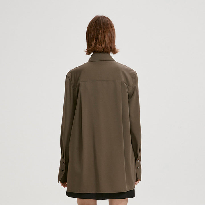 Dame Oversized Bluse med moderne krave og praktisk brystlomme Stilla
