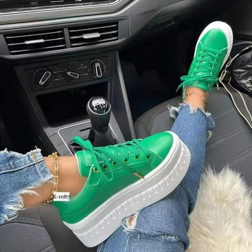 Dame Plateau-Sneakers med praktiske snørebånd og moderne design Stilla