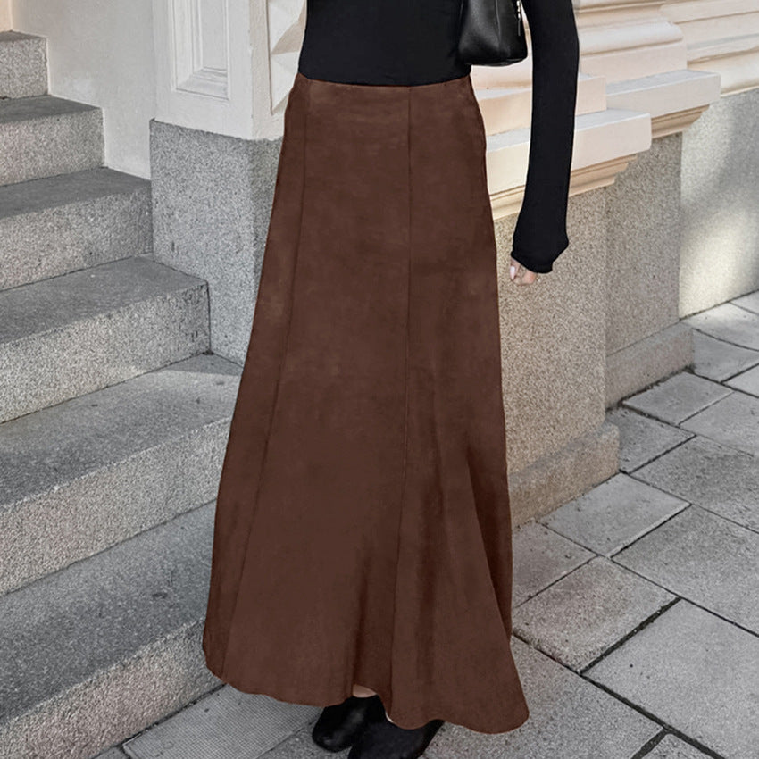Dame maxiskørt i blødt ruskindsimitat med elegant fald og høj slit Stilla