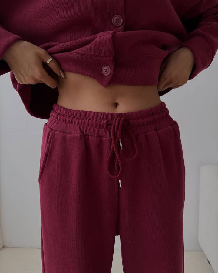 Kvinders afslappede hoodie jumpsuit med brede ben og knapdetaljer Skovae