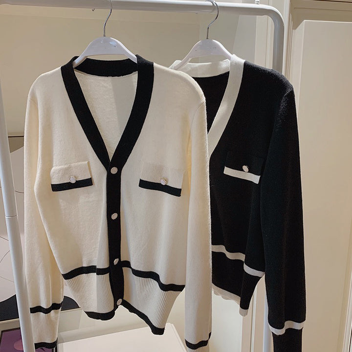 Dame elegant strikjakke-kjole med mode kontrastdetaljer Stilla