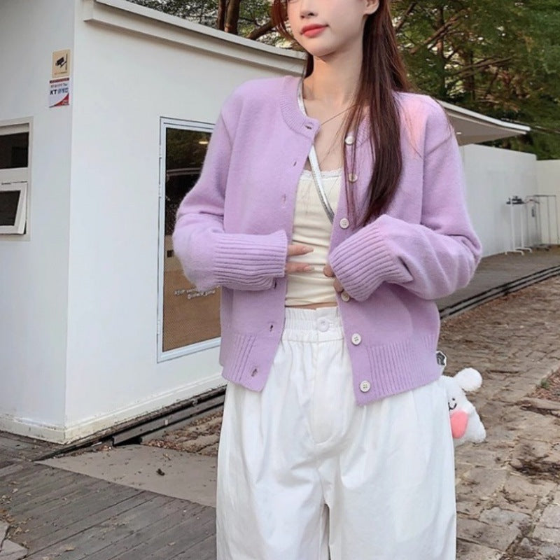 Kvinders elegante kortærmet cardigan med knapdetaljer og fin vævning Stilla