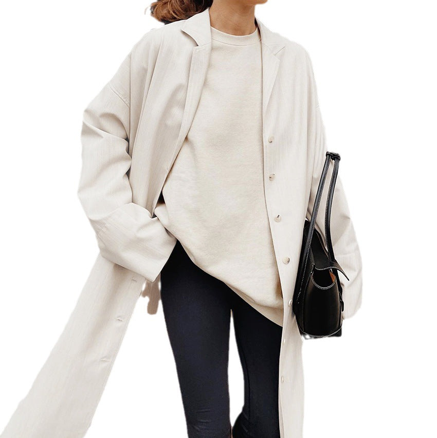 Dame Oversized Trenchcoat med moderne detaljer og knaplukninger ved ærmerne Stilla
