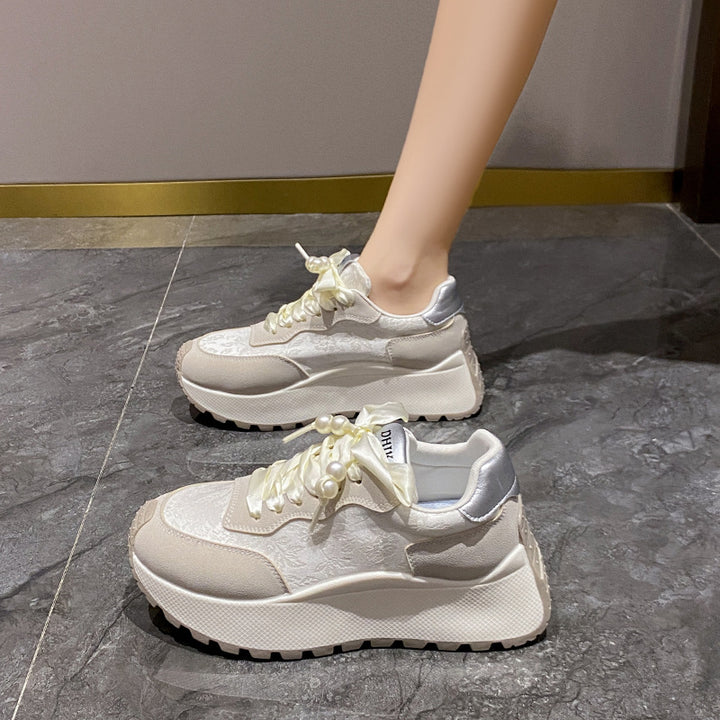 Dame Sporty Plateau-Sneakers med elegante satin-snørebånd og floral overfladestruktur Stilla
