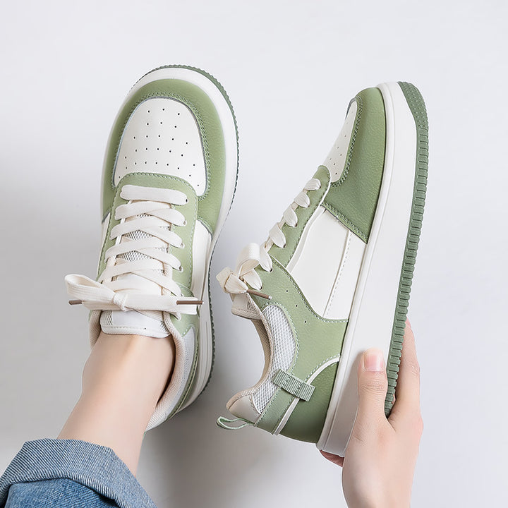 Dame Sneakers i minimalistisk design med åndbar mesh-overflade og polstret sål Stilla