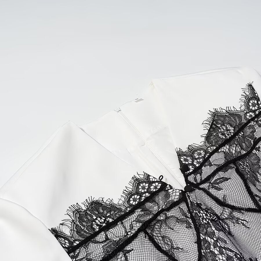Kvinders blondkjole med sofistikeret design og elegante detaljer Stilla