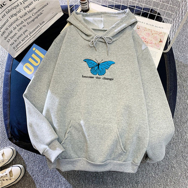 Kvinders hoodie med kort skæring og unikt sommerfugl motiv Skovae