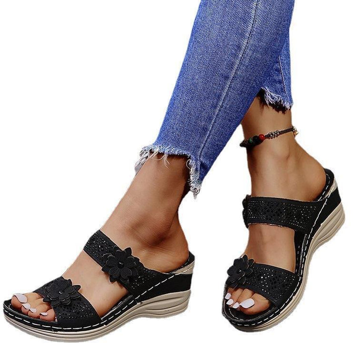 Dame Wedge-sandaler med blomstrede accenter og komfortabel sål Stilla