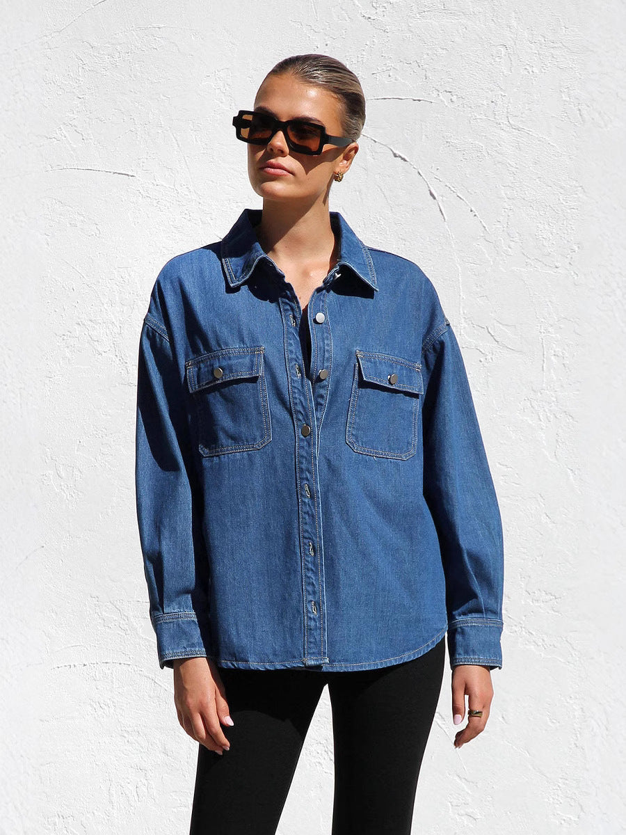 Dame Oversized Jeansbluse med dobbelte brystlommer og fine syningsdetaljer Stilla