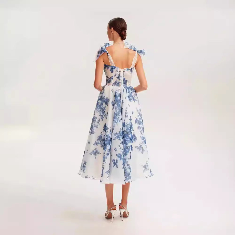 Dame bryllupskjole med off-shoulder design og voluminøse puffærmer. Stilla