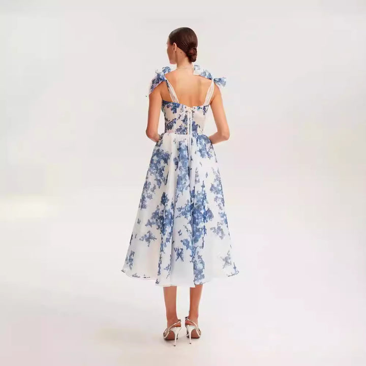 Dame bryllupskjole med off-shoulder design og voluminøse puffærmer. Stilla