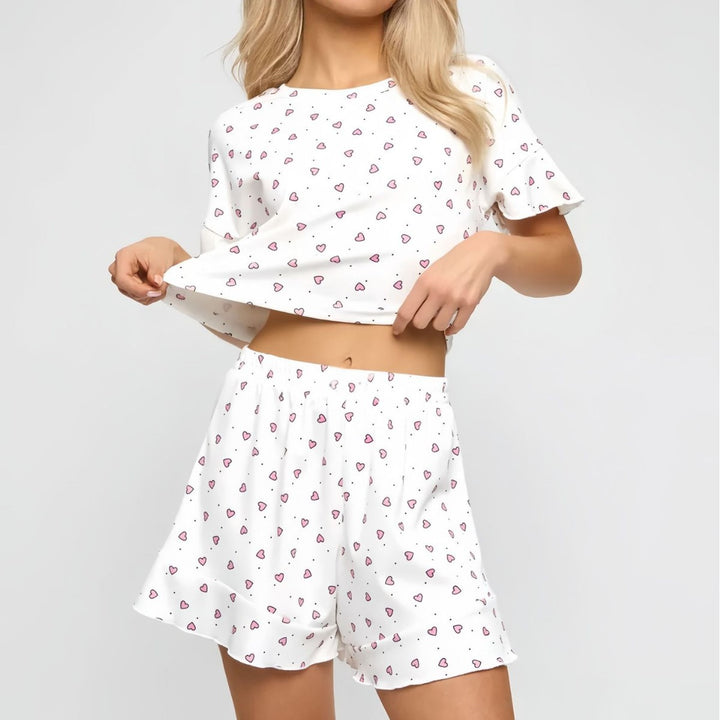 Dame pyjamasæt med legende hjerte design og løse shorts Stilla