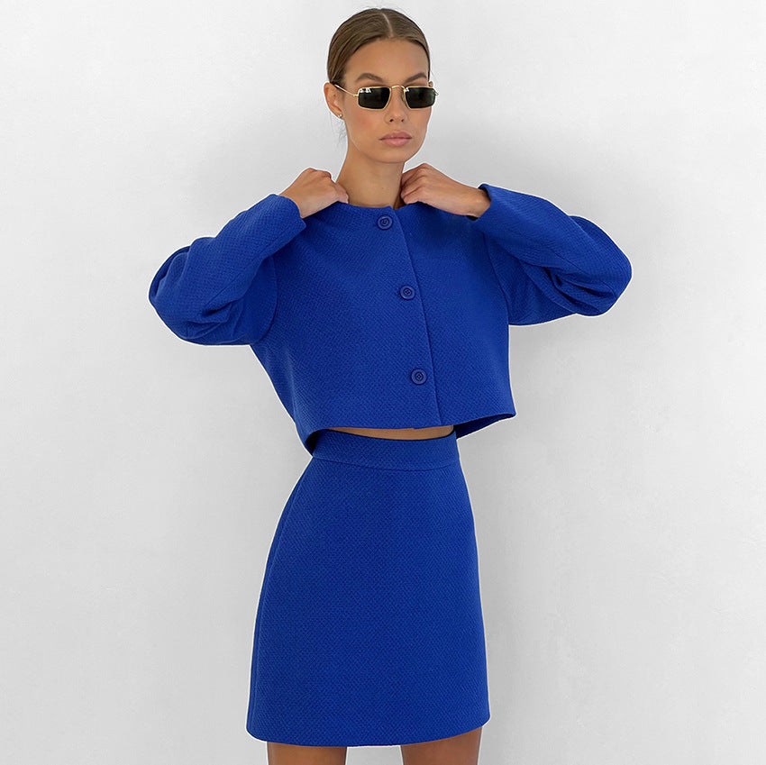Dame Mode Minikjole med Crop-Jakke og elegante Knapdetaljer Stilla