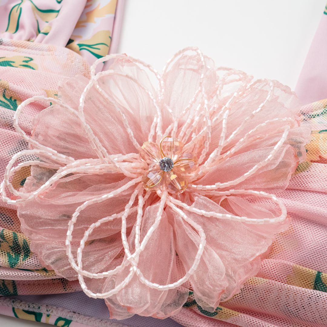 Dame bikini-sæt med blomsterdetaljer og luftig maxi-nederdel Skovae