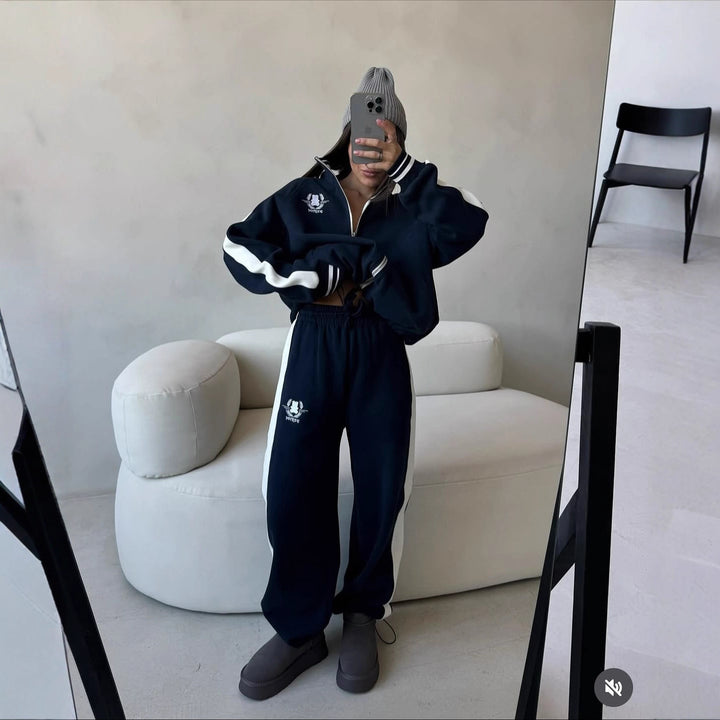Kvindernes sporty loungewear sæt med højkrave og komfortable bukser Stilla