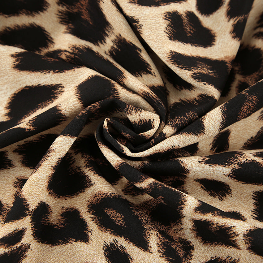 Dame leopardmønster crop-top og nederdel sæt med vide ærmer og cut-out detaljer Stilla