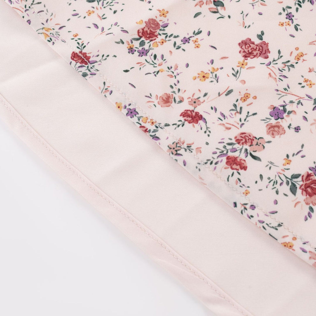 Dame Maxikjole med romantisk flæsekant og blomstret design Stilla