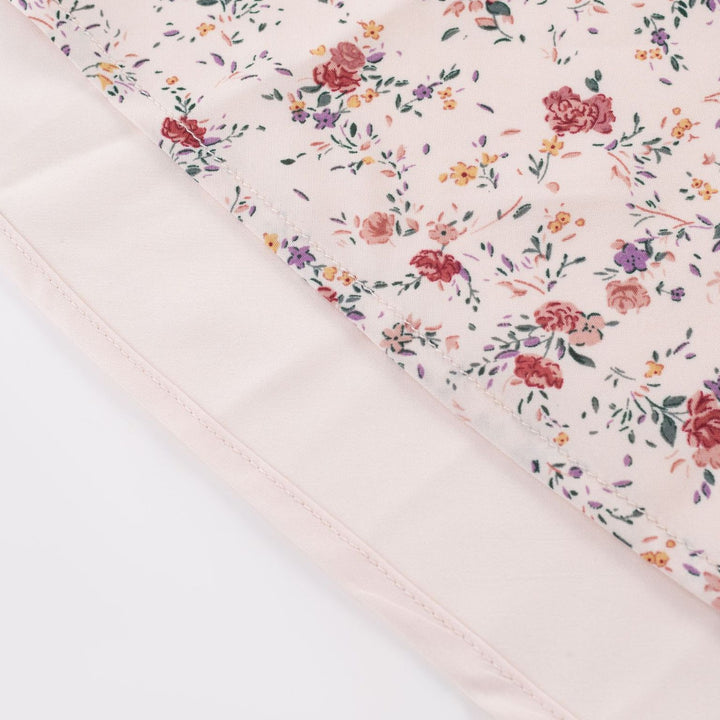 Dame Maxikjole med romantisk flæsekant og blomstret design Stilla