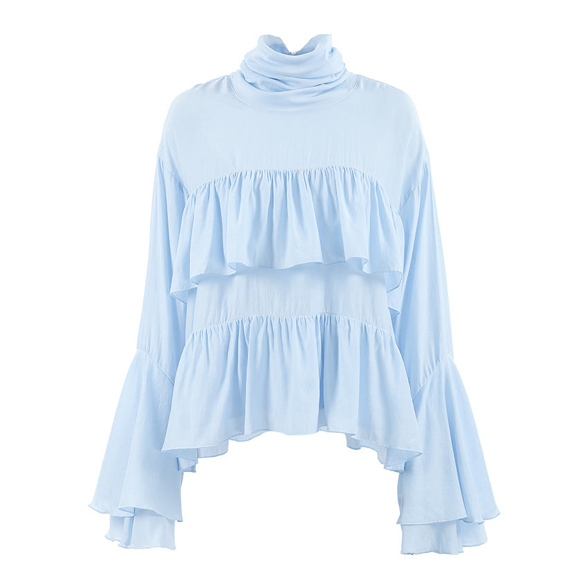Damebluse med voluminøse flæser og elegant ståkrave Stilla
