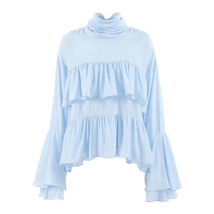 Damebluse med voluminøse flæser og elegant ståkrave Stilla